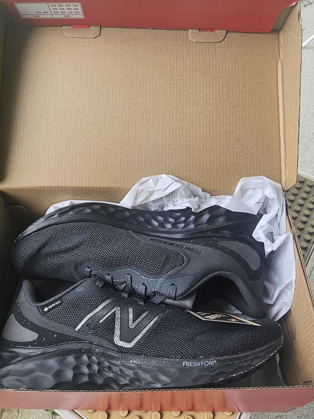 Size 11 - New Balance Fresh Foam Arishi V4 Triple Black - Picture 2 of 9